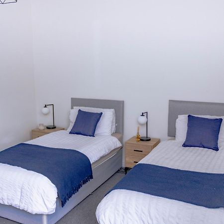 Templar House - Sleeps 6, Special Weekly Monthly Stay Rates, Central Location With Free Parking, Free Wifi, Perfect For Alton Towers & M6 Stoke-on-Trent 外观 照片